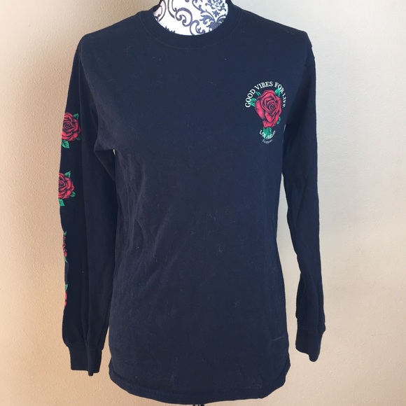 Gildan Tops - Long sleeved shirt.  “Good vibes for life”